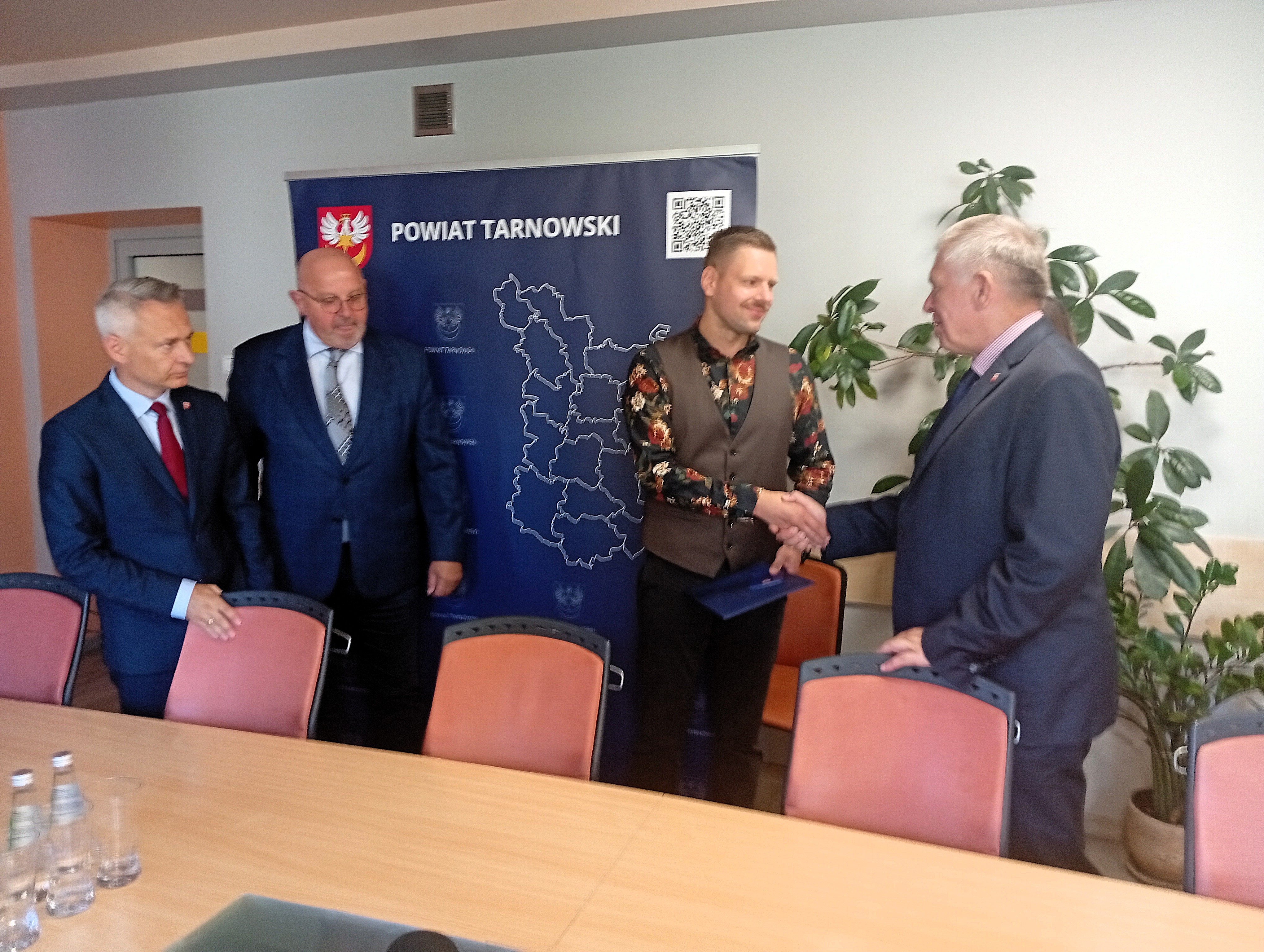 Wicestarosta gratuluje nowo powołanemu SOZ