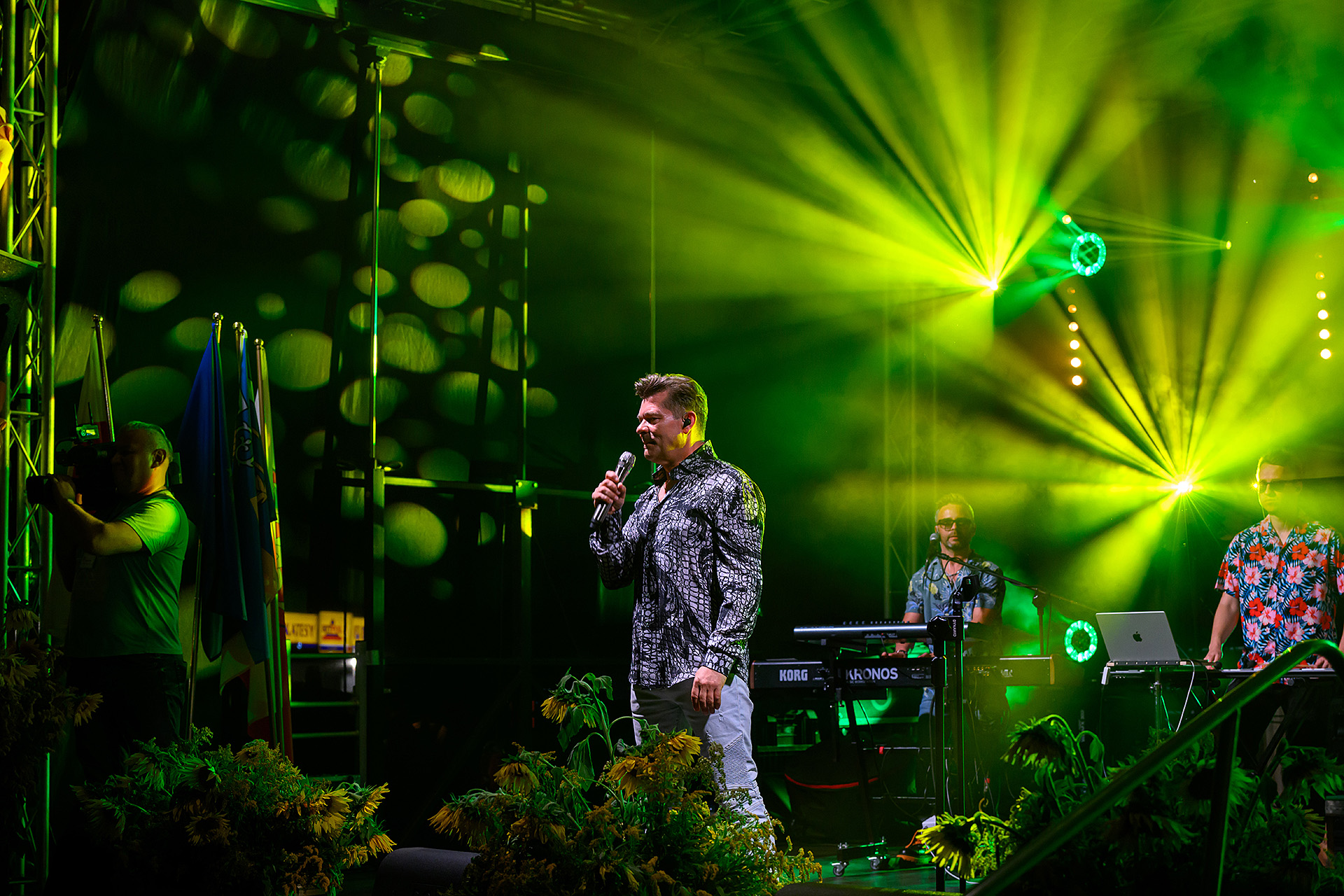 Zespół Akcent podczas występu z Zenonem Martyniukiem na pierwszym planie