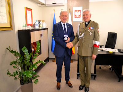 Hołd dla pamięci bohaterów - odznaczenie dla wicestarosty Romana Łucarza