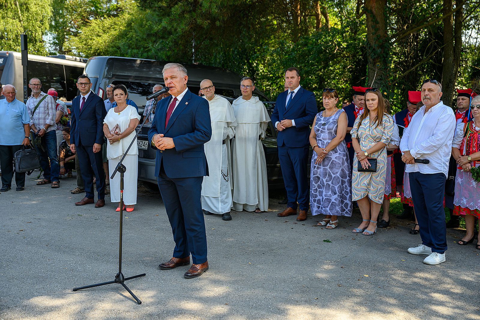 Wicestarosta przemawia do zebranych