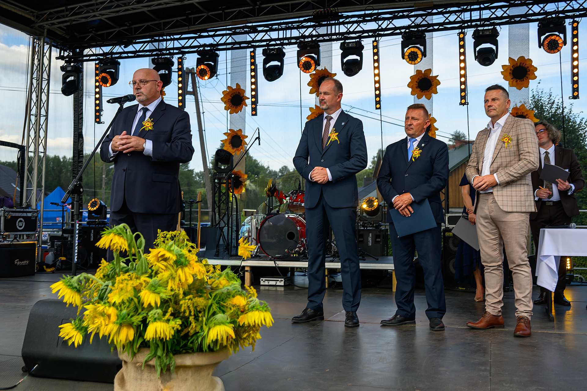 Starosta przemawia ze sceny