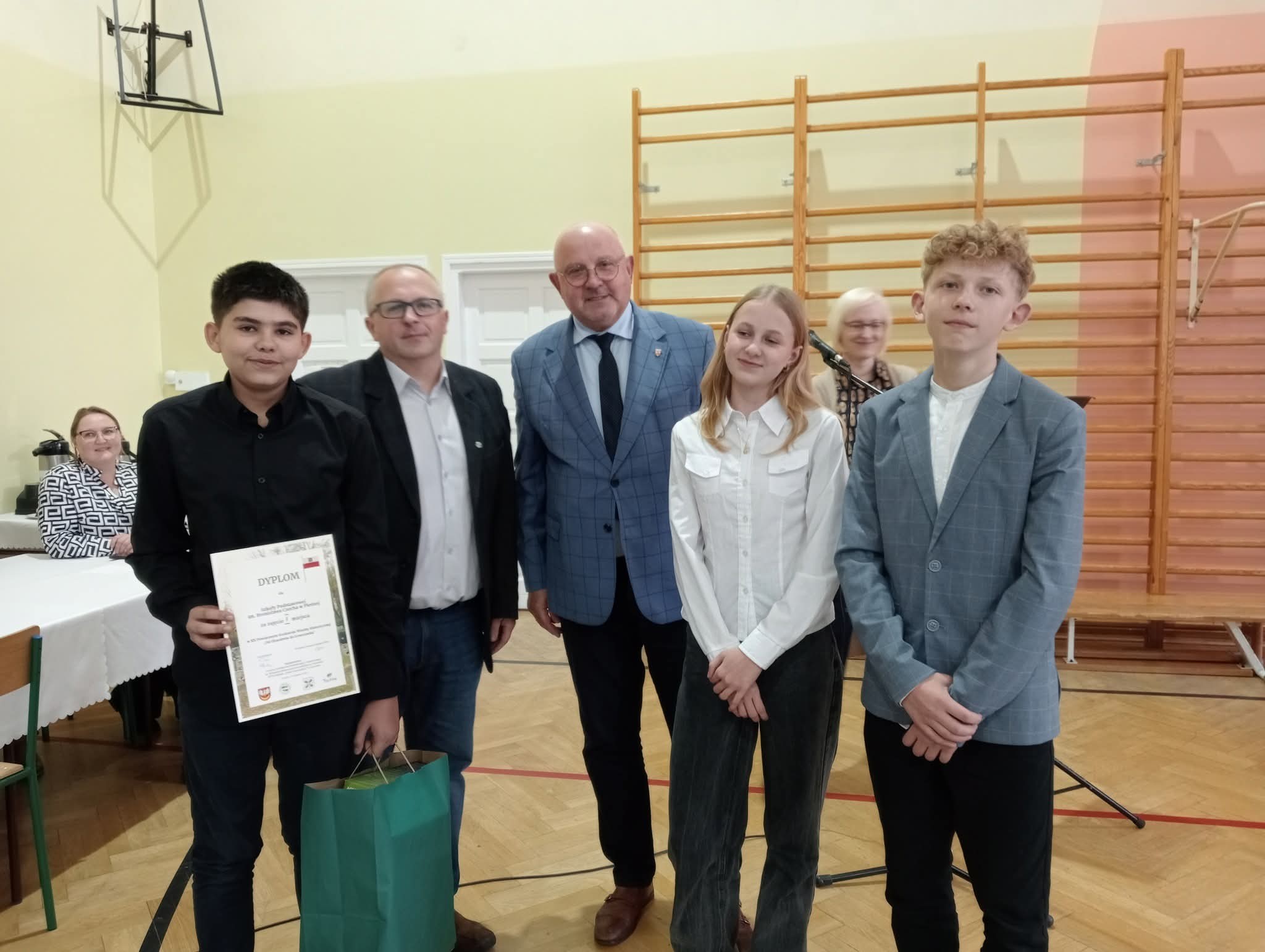 Starosta z laureatami nagród