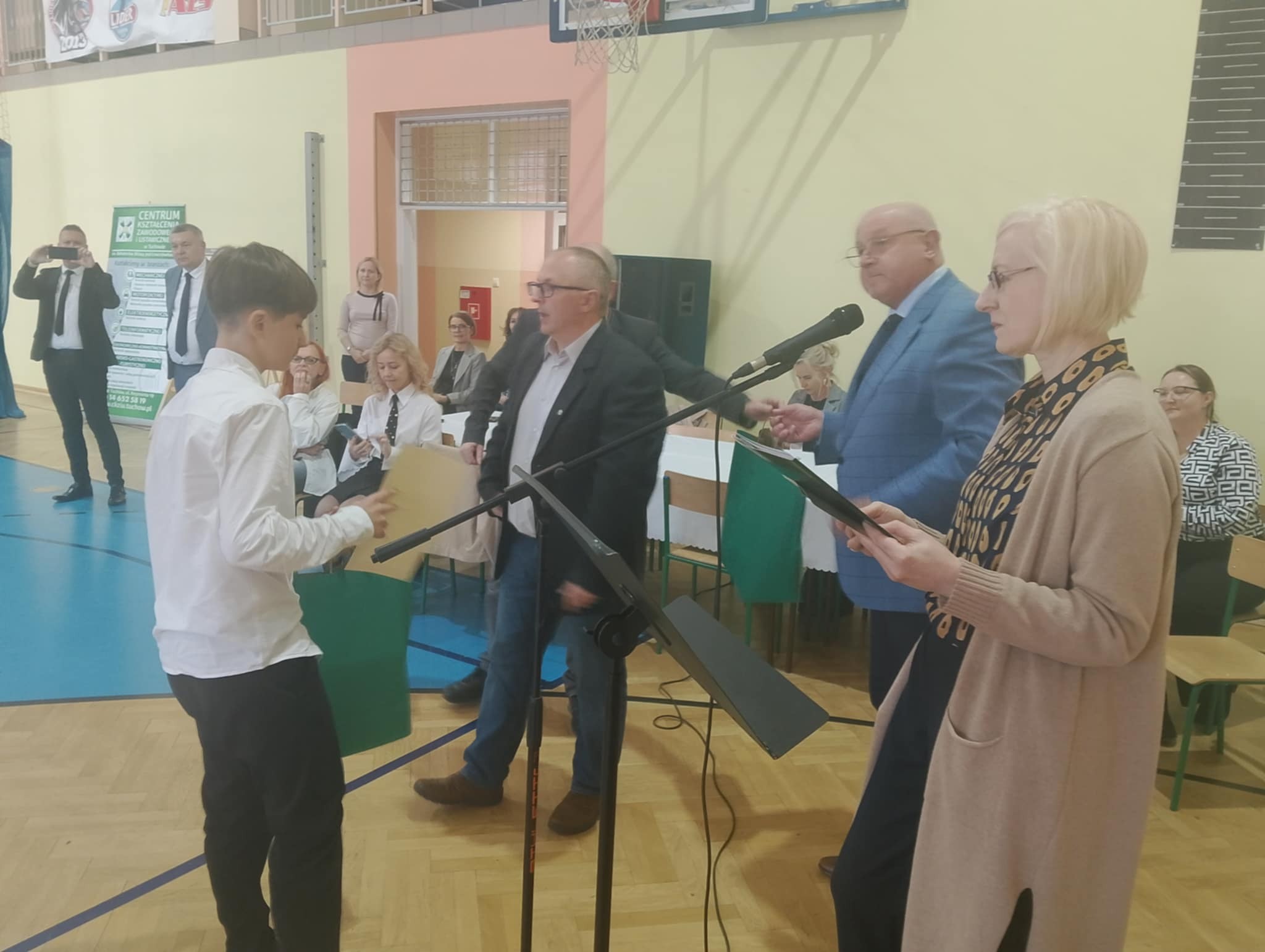 Zmagania konkursowe - starosta podczas przemowy