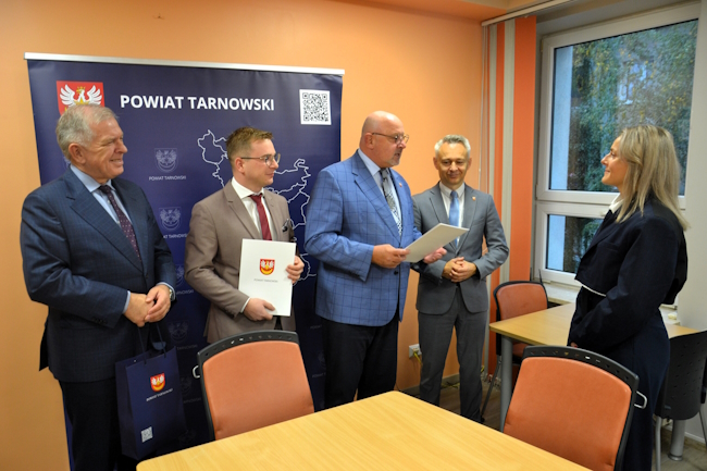 Członkowie zarządu gratulują sukcesów Pani Katarzynie