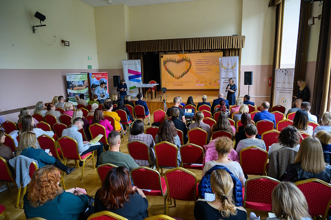 Sali wykładowa wypełniona uczestnikami konferencji