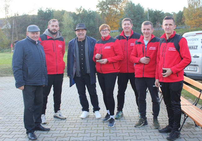 Na zdjęciu zwycięska drużyna z Gwoźdżca