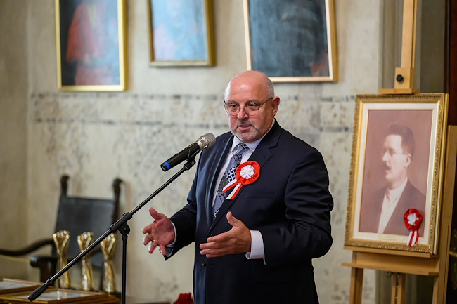 Starosta tarnowski podczas przemówienia na wspólnej sesji w tarnowskim ratuszu