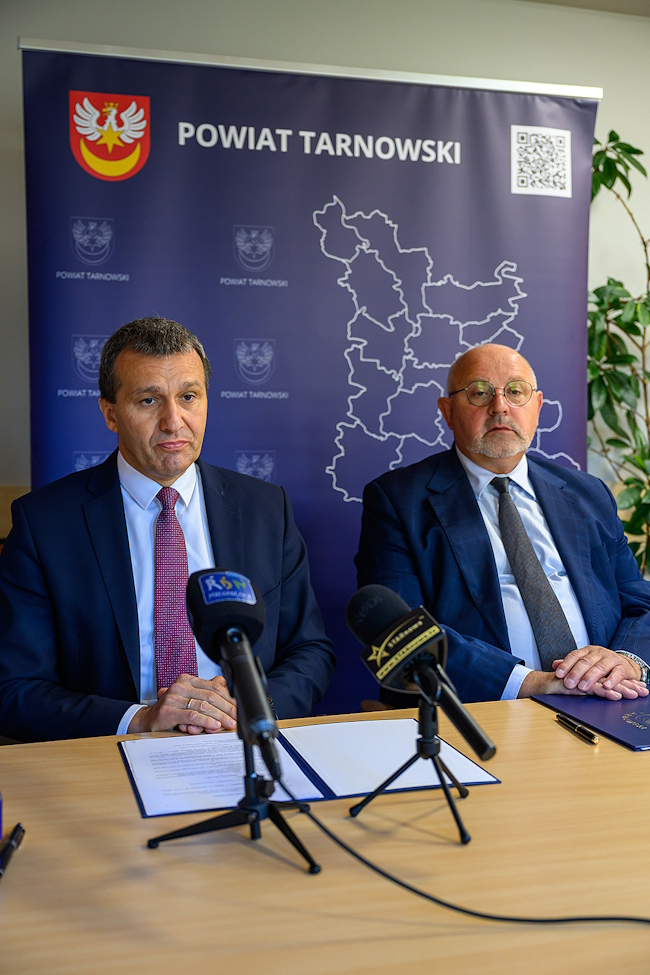 Wójt Pleśnej Józef Knapik podczas konferencji