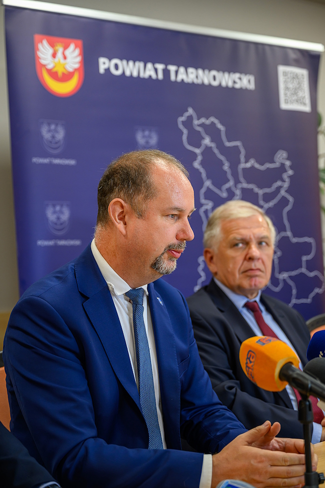 Wójt Rzepiennika dziękuje zarządowi powiatu za pomoc w realizacji tej ważnej inwestycji